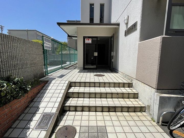 ロイヤルハウス高野の地図