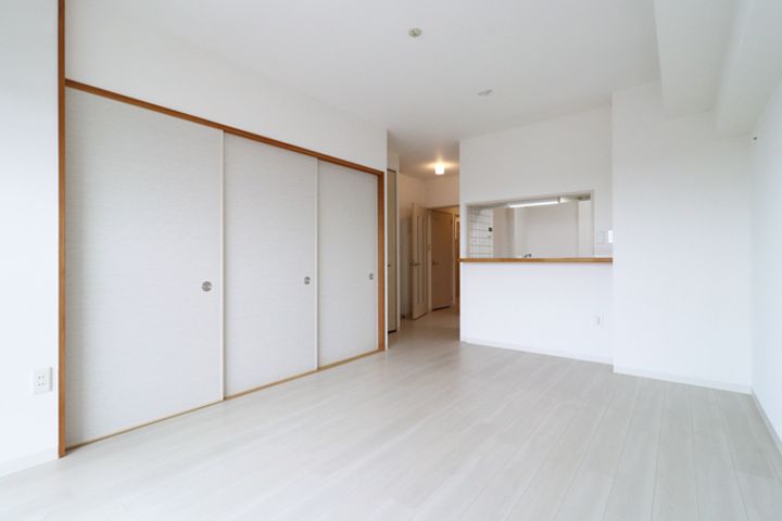 URアーバンラフレ虹ヶ丘中の居間