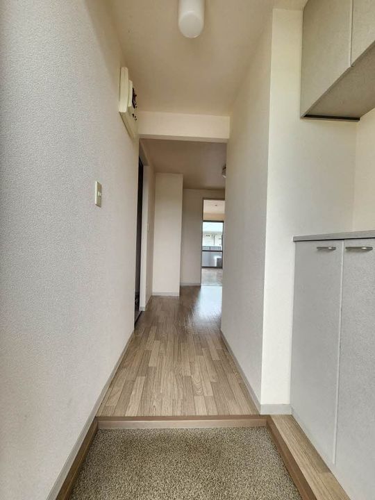 カーサ栄照の玄関