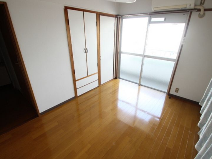 石井ビルの居間