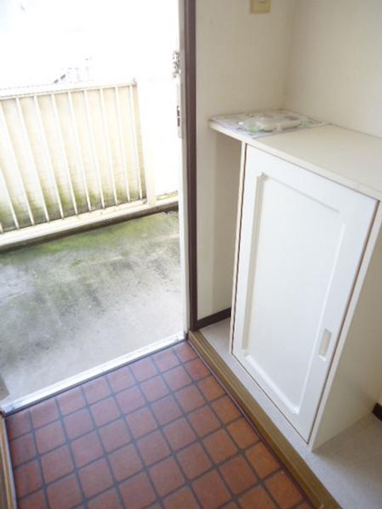 ダックハウス中島 B棟の玄関