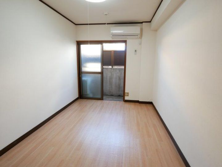 京都府京都市上京区役人町(マンション)の賃貸物件の居間