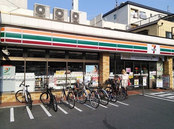 Felice Vitaの周辺