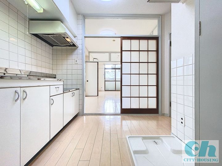 魚秀ビルの居間