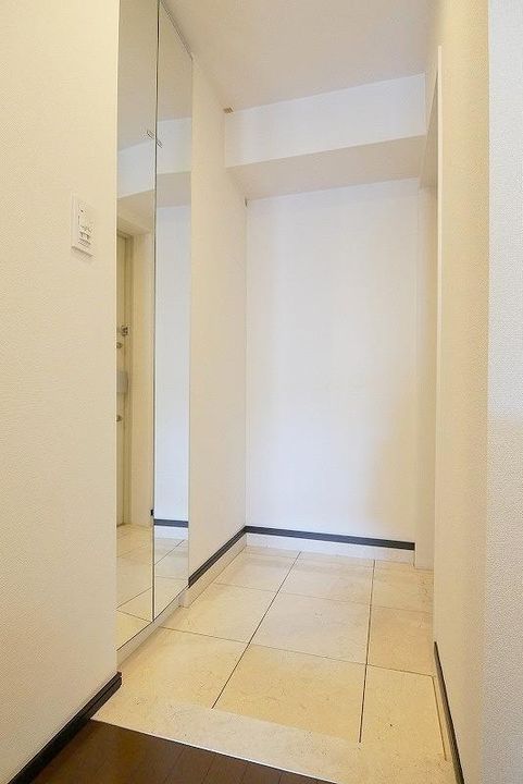 東京都荒川区西日暮里2(マンション)の賃貸物件の玄関