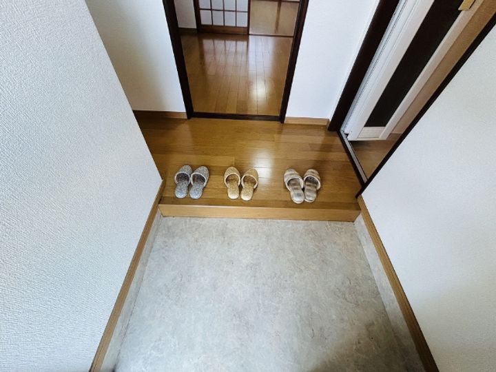 伊藤ハイツの玄関