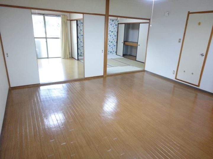 サンフラッツ富士の居間