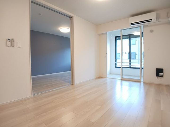 群馬県邑楽郡大泉町大字寄木戸(アパート)の賃貸物件の居間