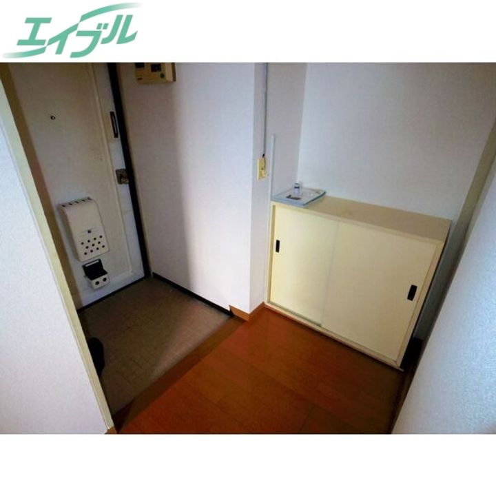 下田ビルの玄関