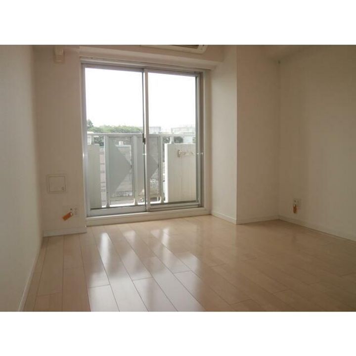 ヴェルト横浜ブライトコートの居間