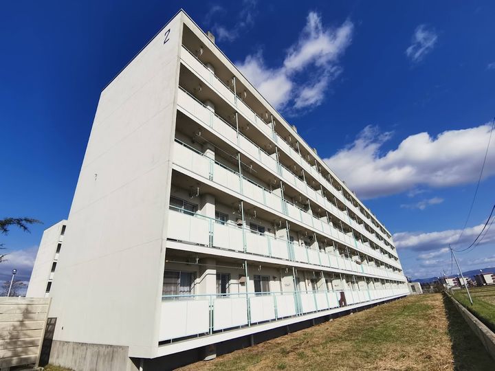 岩手県奥州市水沢字西光田(マンション)の賃貸物件の外観