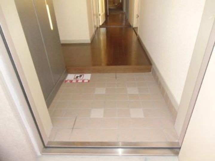 Residence Enfinity M1の玄関