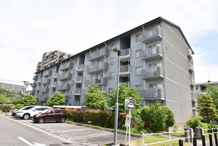 URコンフォール城山の外観