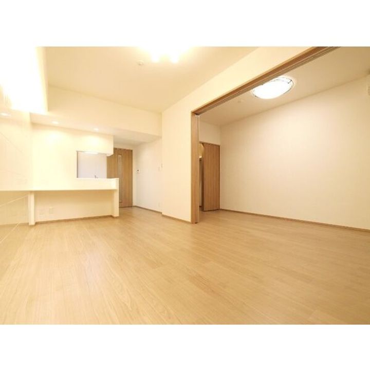 プレジオ東三国の居間