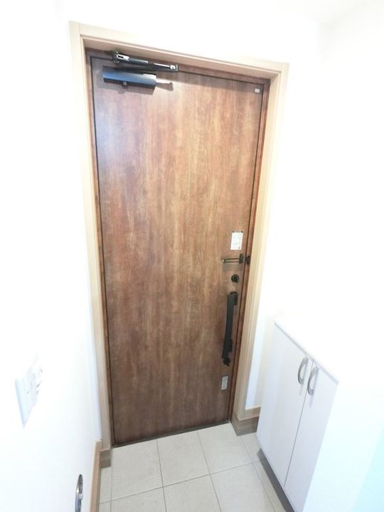 神奈川県川崎市高津区新作6(アパート)の賃貸物件の玄関