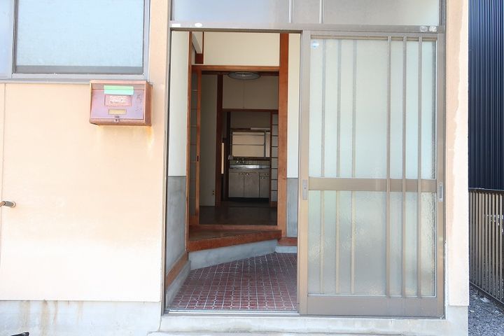 香川県坂出市久米町1(一戸建)の賃貸物件の玄関