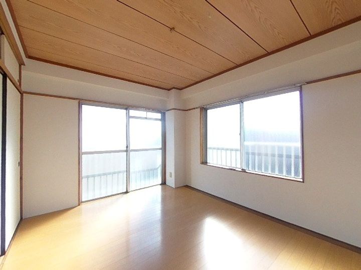 埼玉県上尾市愛宕3(マンション)の賃貸物件の居間