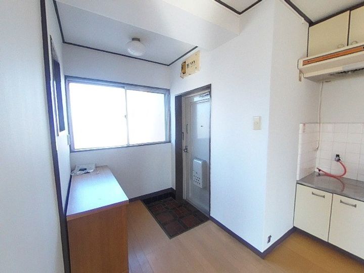 埼玉県上尾市愛宕3(マンション)の賃貸物件の玄関