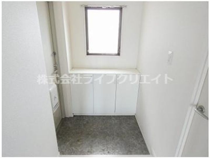 INOVE日野台(旧ヒルトップ多摩平の森)の玄関