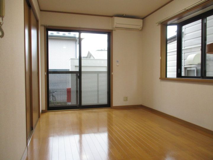 カームフラットIの居間