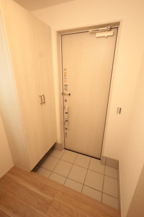 富山県富山市鹿島町1(一戸建)の賃貸物件の玄関