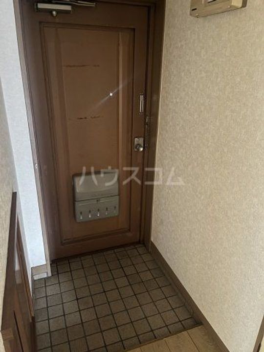 依田ハイツAの玄関