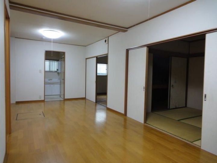 エスコートハウスの居間