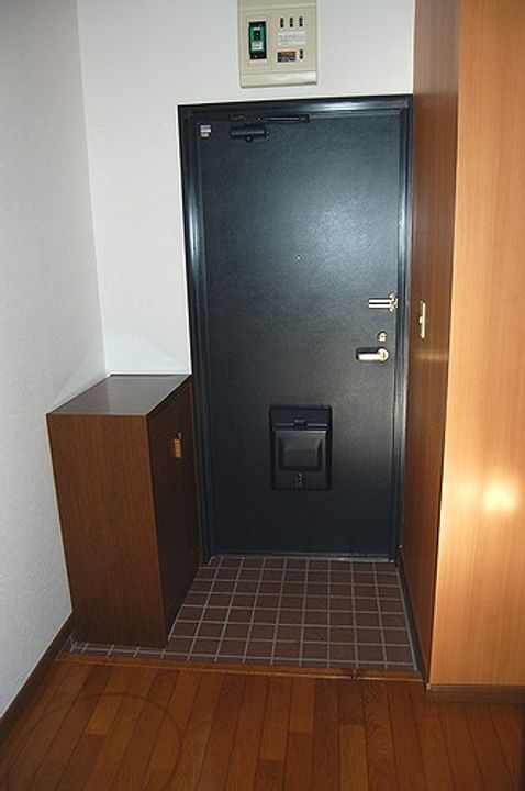 マンションコスモスの玄関