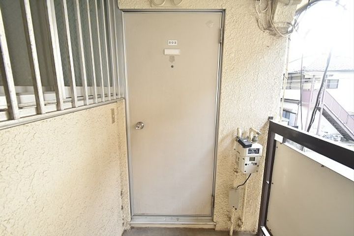 東京都調布市下石原3(アパート)の賃貸物件の玄関