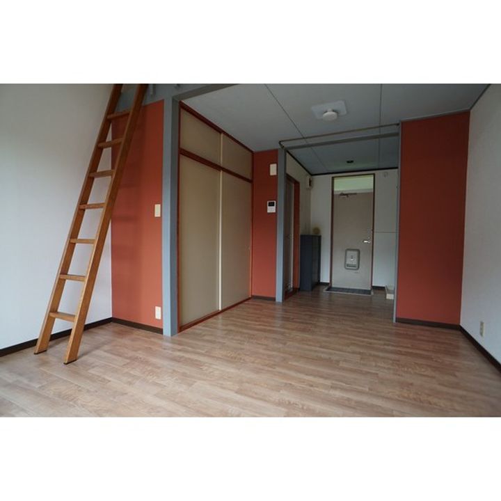 カターラの居間