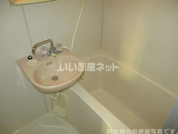 レフティー岡東の内装