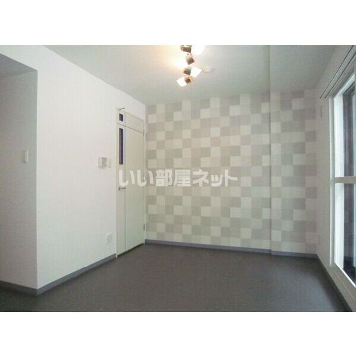 ハーミテージ南郷通の居間