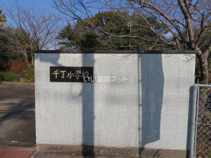 りりあん IIIの周辺