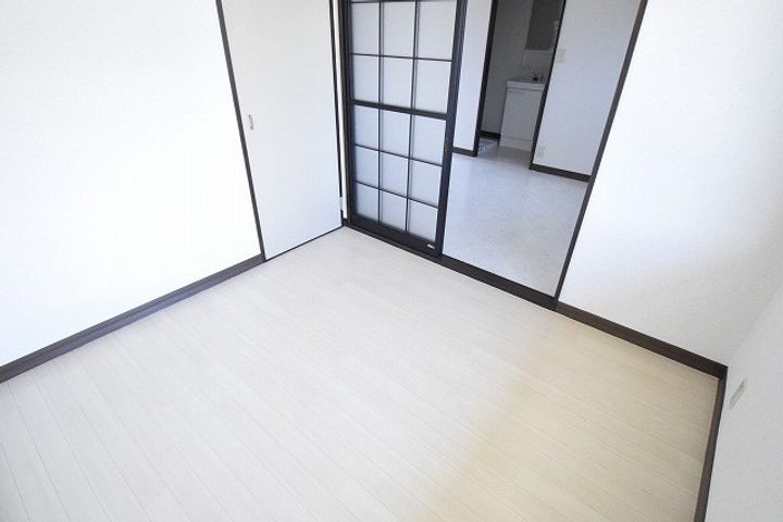 神奈川県伊勢原市板戸(アパート)の賃貸物件の居間