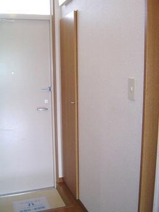 メゾンラベンダー13番館の玄関