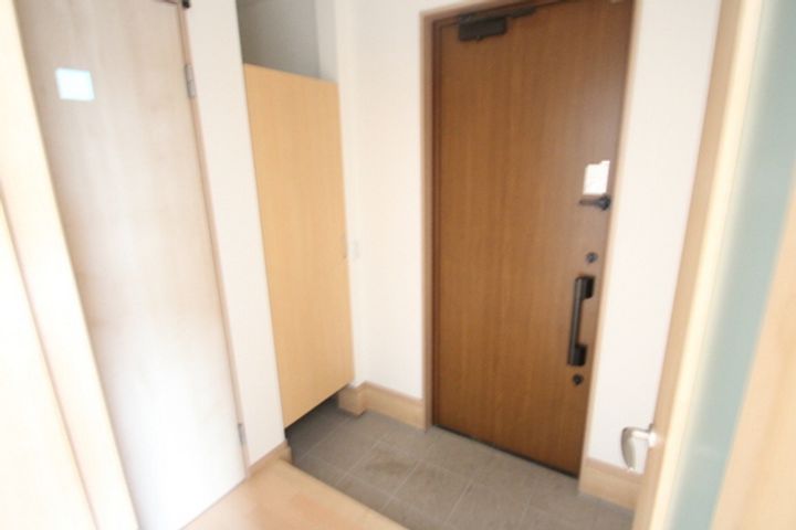 広島県広島市東区上温品1(一戸建)の賃貸物件の玄関