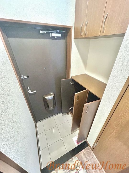 シャルマン桂の玄関