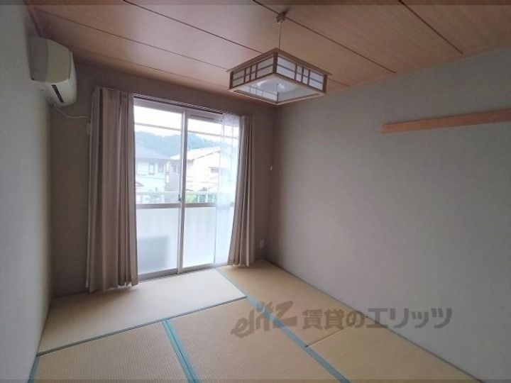 サムハイツの居間