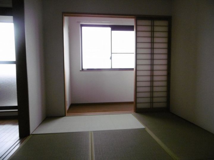 グリーンヒルズ城山の居間