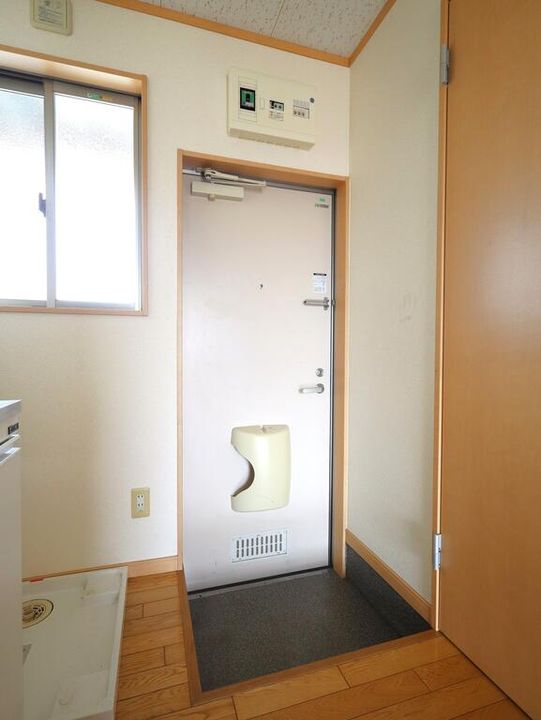 ヴィラージュ市野井の玄関