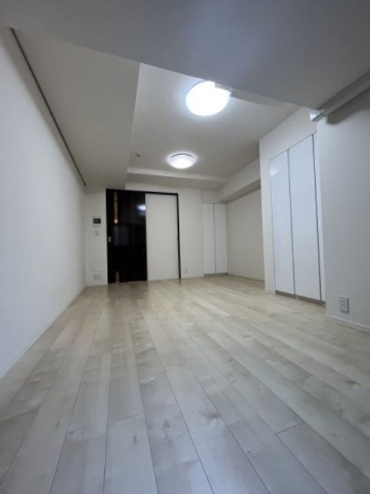東京都港区東麻布1の賃貸マンションの居間