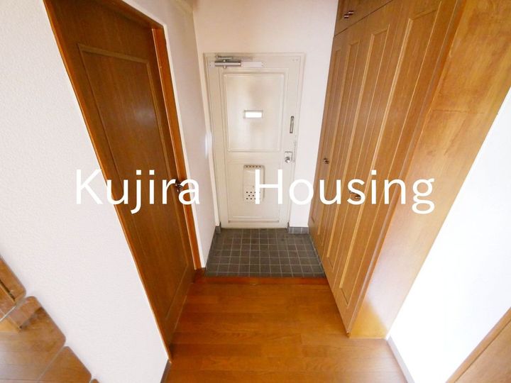 武里団地5街区19号棟の玄関