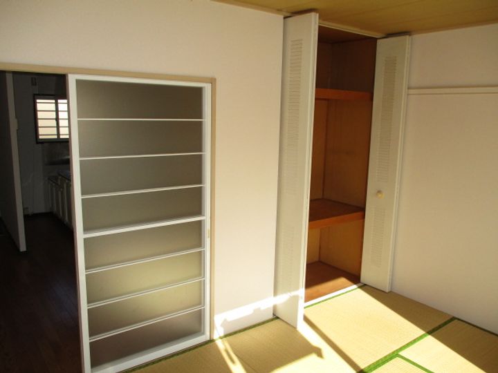 メゾンド大町の居間