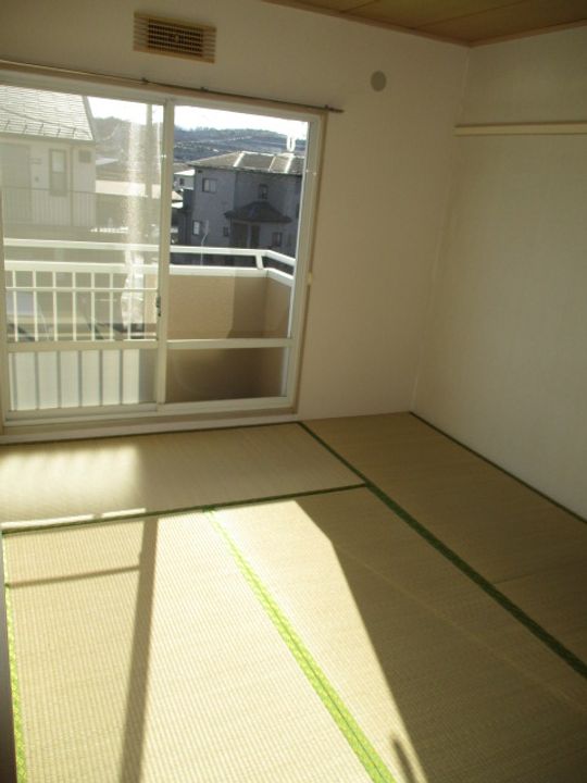 メゾンド大町の居間