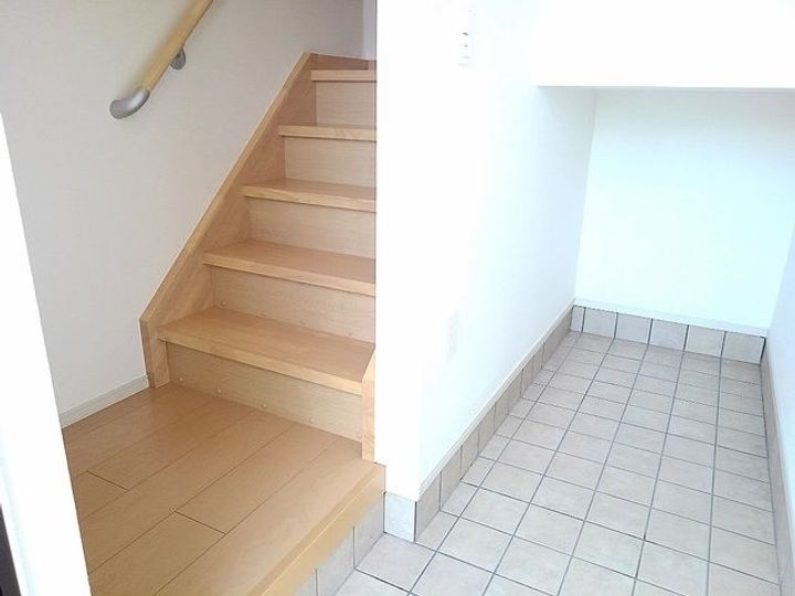 埼玉県越谷市千間台東4(アパート)の賃貸物件の玄関