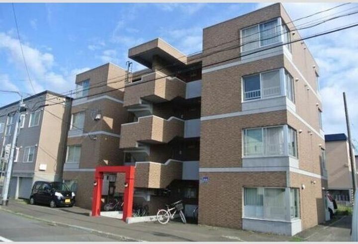 メゾンエクレーレ北18条の外観