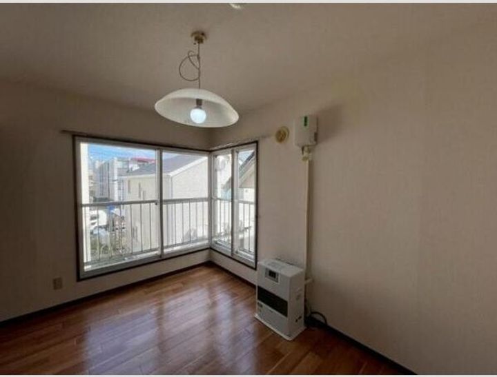 メゾンエクレーレ北18条の居間