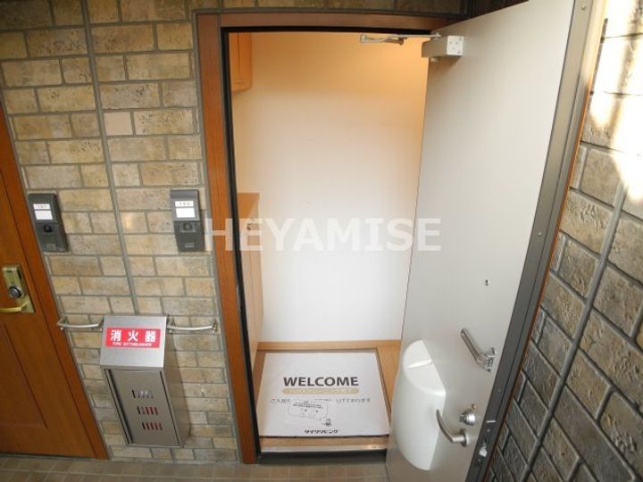 リベルタNAKAZATO A棟の玄関