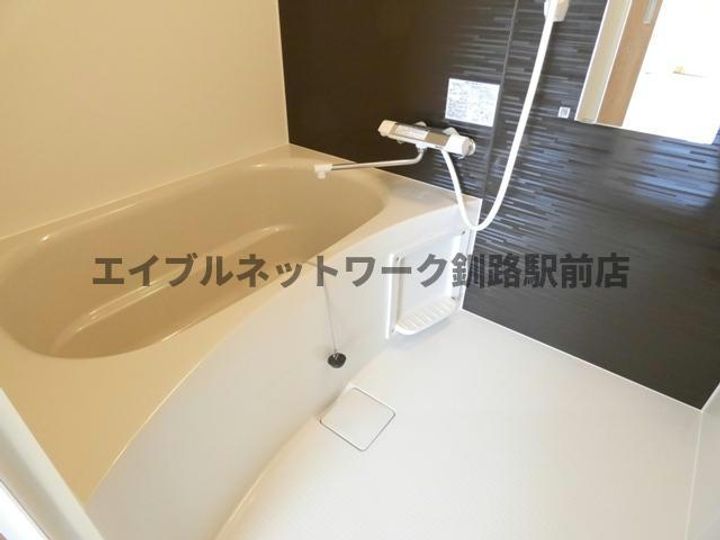 メゾンソレイユ(川端町)の風呂