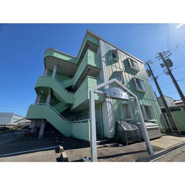 ロイヤルハイツ野々市の外観